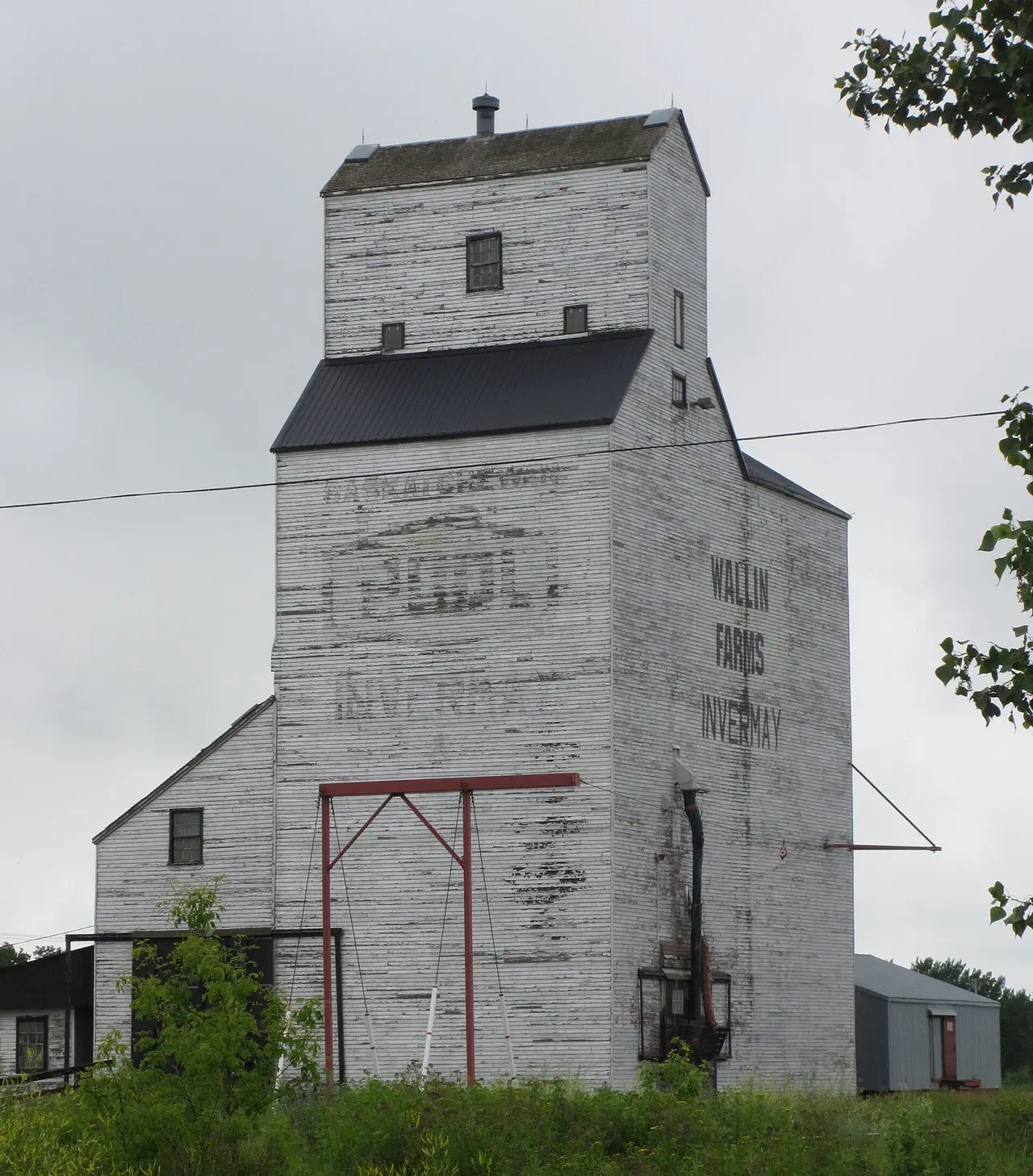 Wallin Farms grain elevator, 2013